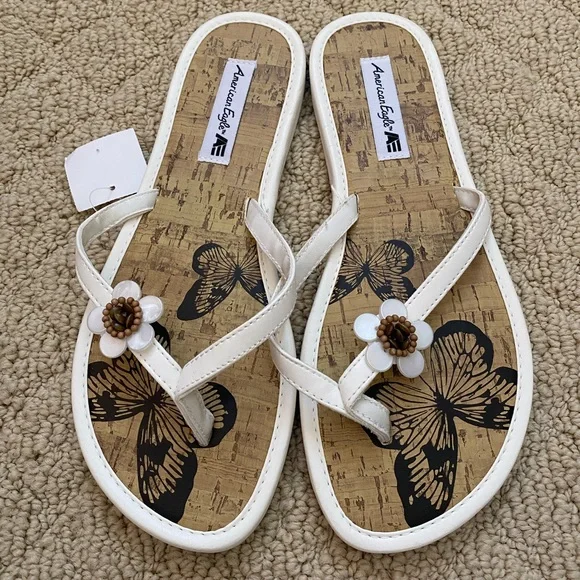 NWT American Eagle white flip flops - Picture 2 of 5